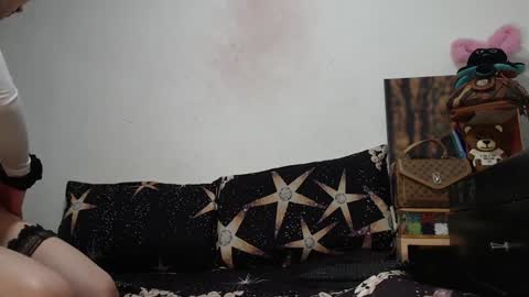 Snapshot of emmy___lee chatting on February 6, 6:40 am emmy___lee online show from February 6, 6:40 am