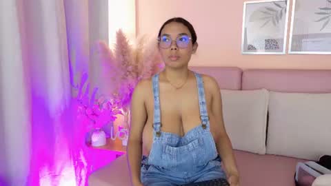 Snapshot of emmy_and_luna chatting on July 2, 12:33 pm Emmy and Luna online show from July 2, 12:33 pm