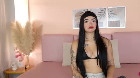 Snapshot of emmy_and_luna chatting on July 17, 12:56 pm Emmy and Luna online show from July 17, 12:56 pm