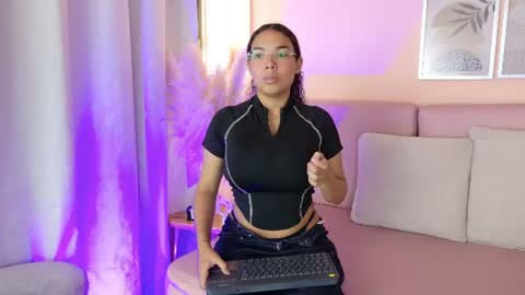 Snapshot of emmy_and_luna chatting on July 19, 12:53 pm Emmy and Luna online show from July 19, 12:53 pm
