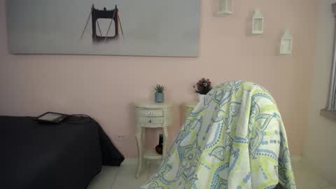 Snapshot of emmy_hazel chatting on November 26, 12:17 pm emmy_hazel online show from November 26, 12:17 pm