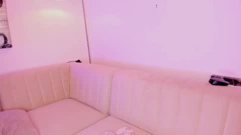 Emmy Heart online show from February 3, 6:22 am