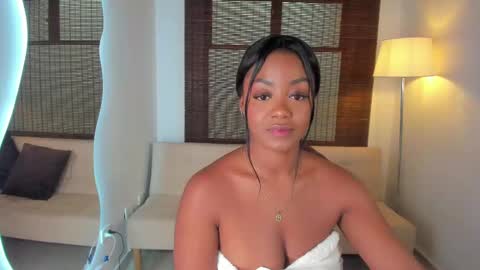 Snapshot of emmy_jacksson chatting on March 12, 3:40 pm emmy_jacksson online show from March 12, 3:40 pm