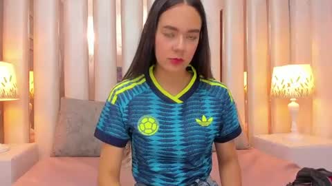 Snapshot of emmycruzz chatting on June 27, 1:39 pm emmy online show from June 27, 1:39 pm