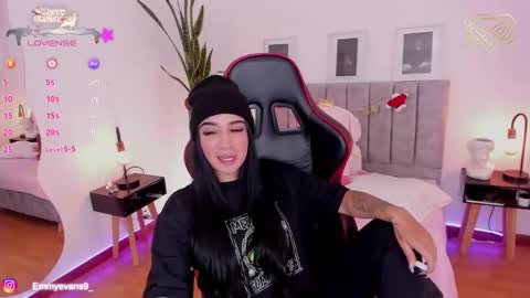 Snapshot of emmyevans1 chatting on December 16, 7:21 pm Emmy Evans online show from December 16, 7:21 pm