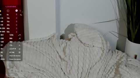 Snapshot of emmyfoxx_ chatting on October 10, 6:18 pm Emmy online show from October 10, 6:18 pm