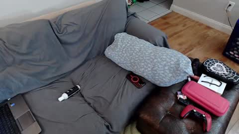 Snapshot of emodream1998media chatting on February 8, 3:21 pm EmoDream1998 online show from February 8, 3:21 pm