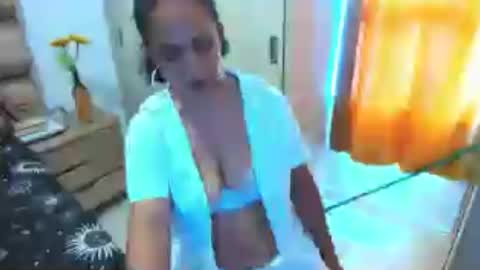 Snapshot of emperatriztapia chatting on June 25, 9:41 pm emperatriztapia online show from June 25, 9:41 pm