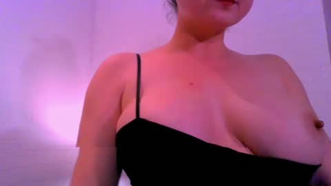 Snapshot of empierce chatting on June 15, 5:26 pm M online show from June 15, 5:26 pm