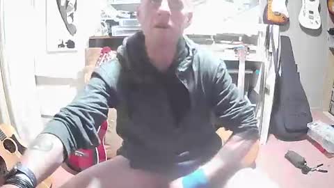 Snapshot of empirikal1 chatting on December 22, 5:32 pm empirikal1 online show from December 22, 5:32 pm