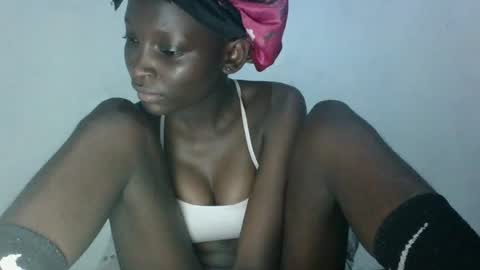 Snapshot of empress_ivy1 chatting on July 2, 6:36 pm empress_ivy1 online show from July 2, 6:36 pm