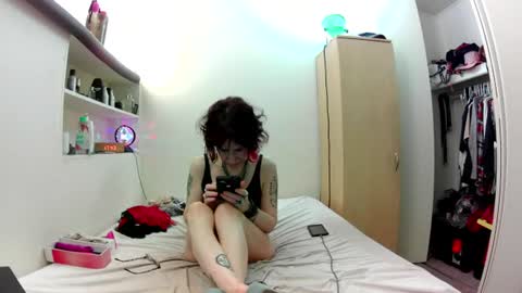 Snapshot of empress_lillth chatting on July 28, 10:42 pm Empress Lillth online show from July 28, 10:42 pm