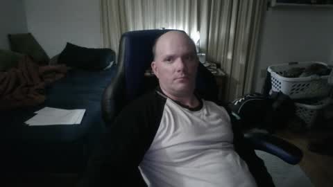 Snapshot of emsguy1 chatting on October 11, 3:39 am Matt online show from October 11, 3:39 am