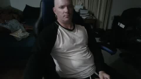 Snapshot of emsguy1 chatting on October 29, 7:43 am Matt online show from October 29, 7:43 am