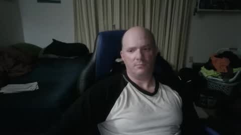 Snapshot of emsguy1 chatting on December 15, 5:01 am Matt online show from December 15, 5:01 am