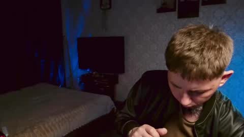 Snapshot of emveeboy96 chatting on April 27, 7:12 pm emveeboy96 online show from April 27, 7:12 pm