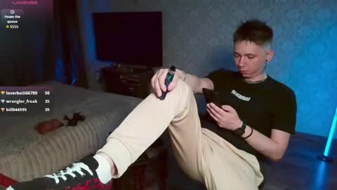 Snapshot of emveeboy96 chatting on May 16, 9:35 pm emveeboy96 online show from May 16, 9:35 pm