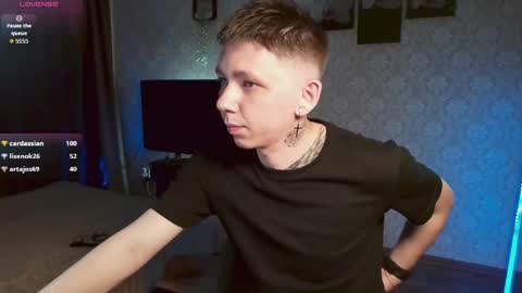 Snapshot of emveeboy96 chatting on May 18, 8:47 pm emveeboy96 online show from May 18, 8:47 pm