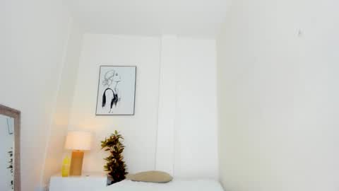 Snapshot of emy_barnert chatting on October 25, 1:07 pm Mili online show from October 25, 1:07 pm