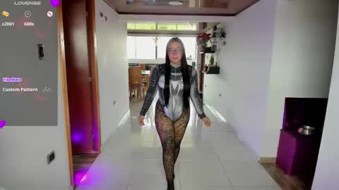 Snapshot of emy_xdy chatting on February 5, 5:17 pm Im Emily would you like to help me reach 100 online show from February 5, 5:17 pm