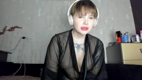 Snapshot of emydeliro chatting on May 24, 8:36 pm emydeliro online show from May 24, 8:36 pm