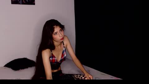 Snapshot of emyhil chatting on December 19, 12:06 am Emilly 3 Show schedule Monday to Saturday 610 Colombia time. Im free on Sundays online show from December 19, 12:06 am