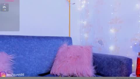 Snapshot of emylyjonhs chatting on January 24, 2:18 am EMYLY online show from January 24, 2:18 am