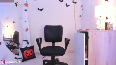 Snapshot of emylyjonhs chatting on October 30, 8:53 pm EMYLY online show from October 30, 8:53 pm