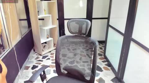 Snapshot of emysilver chatting on February 14, 3:58 pm Emy Silver online show from February 14, 3:58 pm