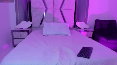 Snapshot of emysilver chatting on February 20, 6:35 pm Emy Silver online show from February 20, 6:35 pm