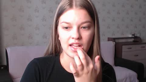 Snapshot of emysway chatting on November 10, 7:18 am EmySway online show from November 10, 7:18 am