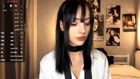 Snapshot of enasmelko chatting on November 19, 8:42 pm Amelia online show from November 19, 8:42 pm