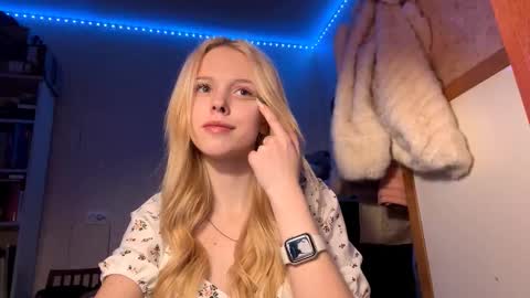 Snapshot of enasmelko chatting on December 5, 4:25 pm Amelia online show from December 5, 4:25 pm