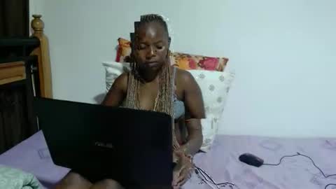 Vee online show from November 10, 7:57 pm