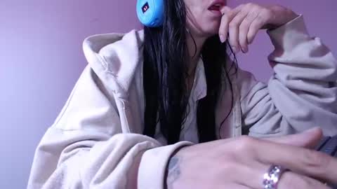 Snapshot of enchantressqueen chatting on July 22, 12:19 pm EnchantressQueen online show from July 22, 12:19 pm