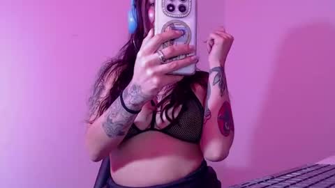 Snapshot of enchantressqueen chatting on July 28, 5:12 pm EnchantressQueen online show from July 28, 5:12 pm