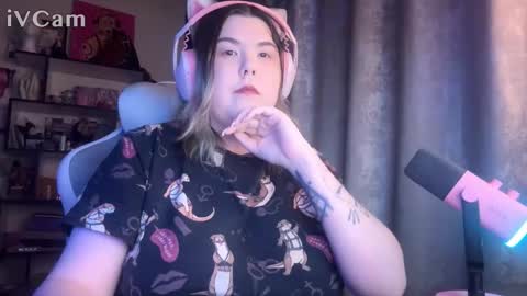 Snapshot of endless_voice_ chatting on December 2, 11:04 am endless_voice_ online show from December 2, 11:04 am