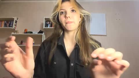 Margot online show from April 11, 6:12 pm