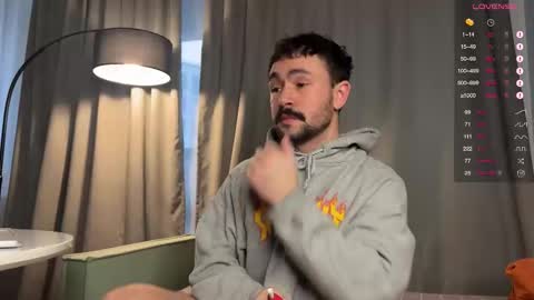 Snapshot of enen_glo chatting on December 17, 10:21 am Enen online show from December 17, 10:21 am