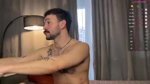 Snapshot of enen_glo chatting on January 6, 12:09 pm Enen online show from January 6, 12:09 pm