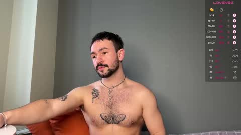 Snapshot of enen_glo chatting on February 19, 11:06 am Enen online show from February 19, 11:06 am