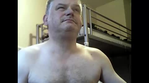 Snapshot of englishguysurrey chatting on December 11, 9:09 am englishguysurrey online show from December 11, 9:09 am