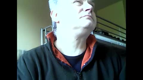 Snapshot of englishguysurrey chatting on January 15, 9:56 am englishguysurrey online show from January 15, 9:56 am