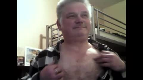 Snapshot of englishguysurrey chatting on March 6, 6:16 pm englishguysurrey online show from March 6, 6:16 pm