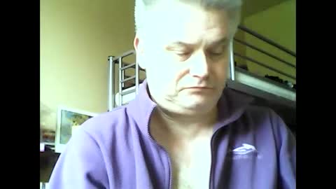 Snapshot of englishguysurrey chatting on March 9, 12:20 pm englishguysurrey online show from March 9, 12:20 pm