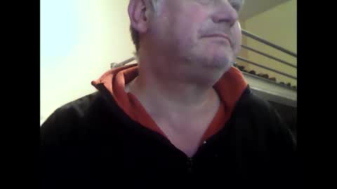 Snapshot of englishguysurrey chatting on December 4, 7:00 pm englishguysurrey online show from December 4, 7:00 pm