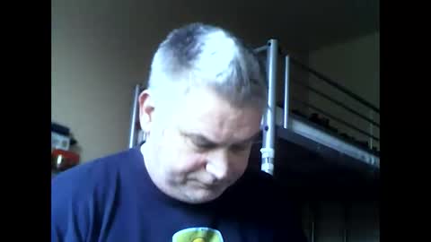 englishguysurrey online show from March 25, 6:19 am