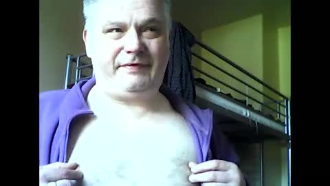 Snapshot of englishguysurrey chatting on May 30, 7:16 am englishguysurrey online show from May 30, 7:16 am