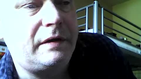 Snapshot of englishguysurrey chatting on June 14, 6:15 am englishguysurrey online show from June 14, 6:15 am
