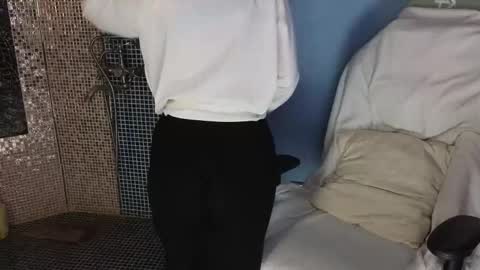enifery online show from April 30, 2:23 pm